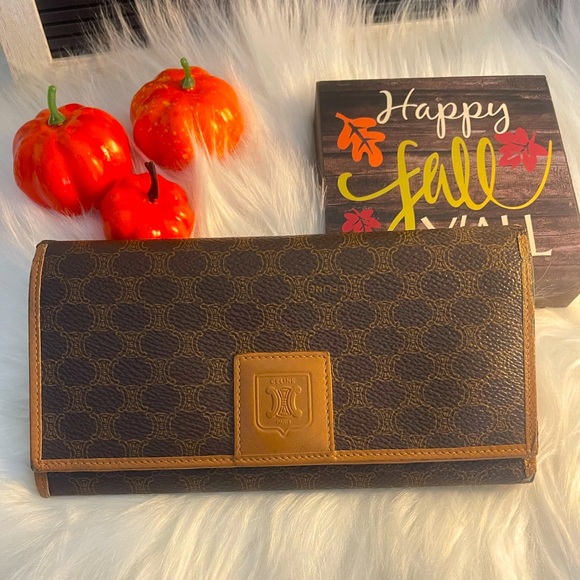 Handbags - CELINE TRIOMPHE VINTAGE LEATHER LONG WALLET